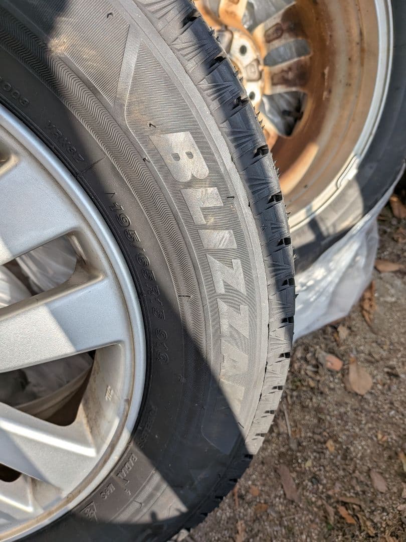 ブリザックVRX3 195/65/15 走行150km未満 スタッドレス②