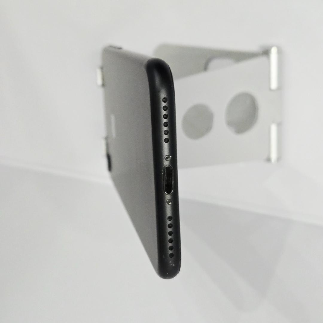 19 iPhone7 ブラック SIMフリー 美品 バッテリー86%