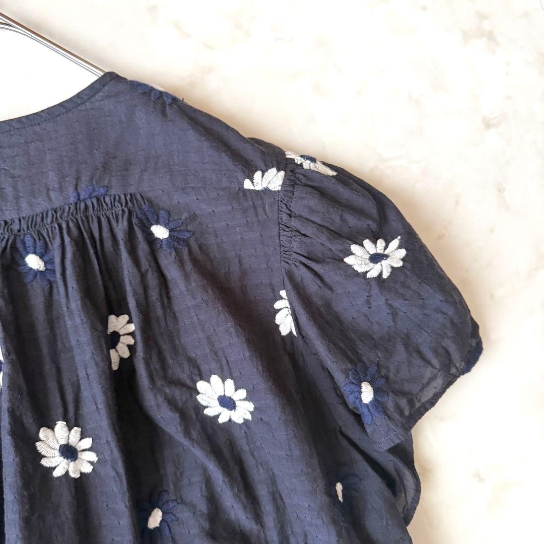 TOMORROWLAND collection マーガレット刺繍ギャザーブラウス