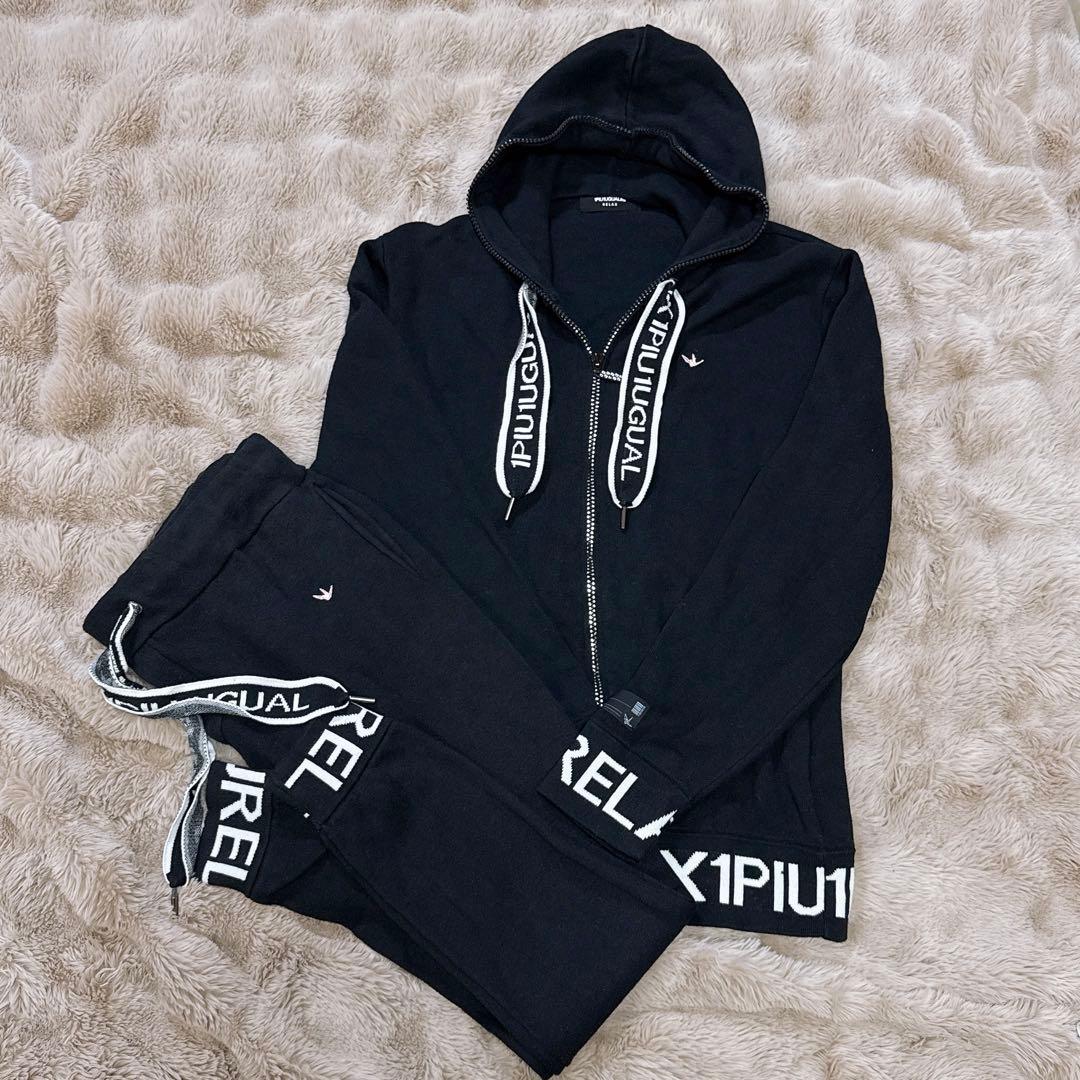 1PIU1UGUALE3 RELAX リブロゴ ニットセットアップ