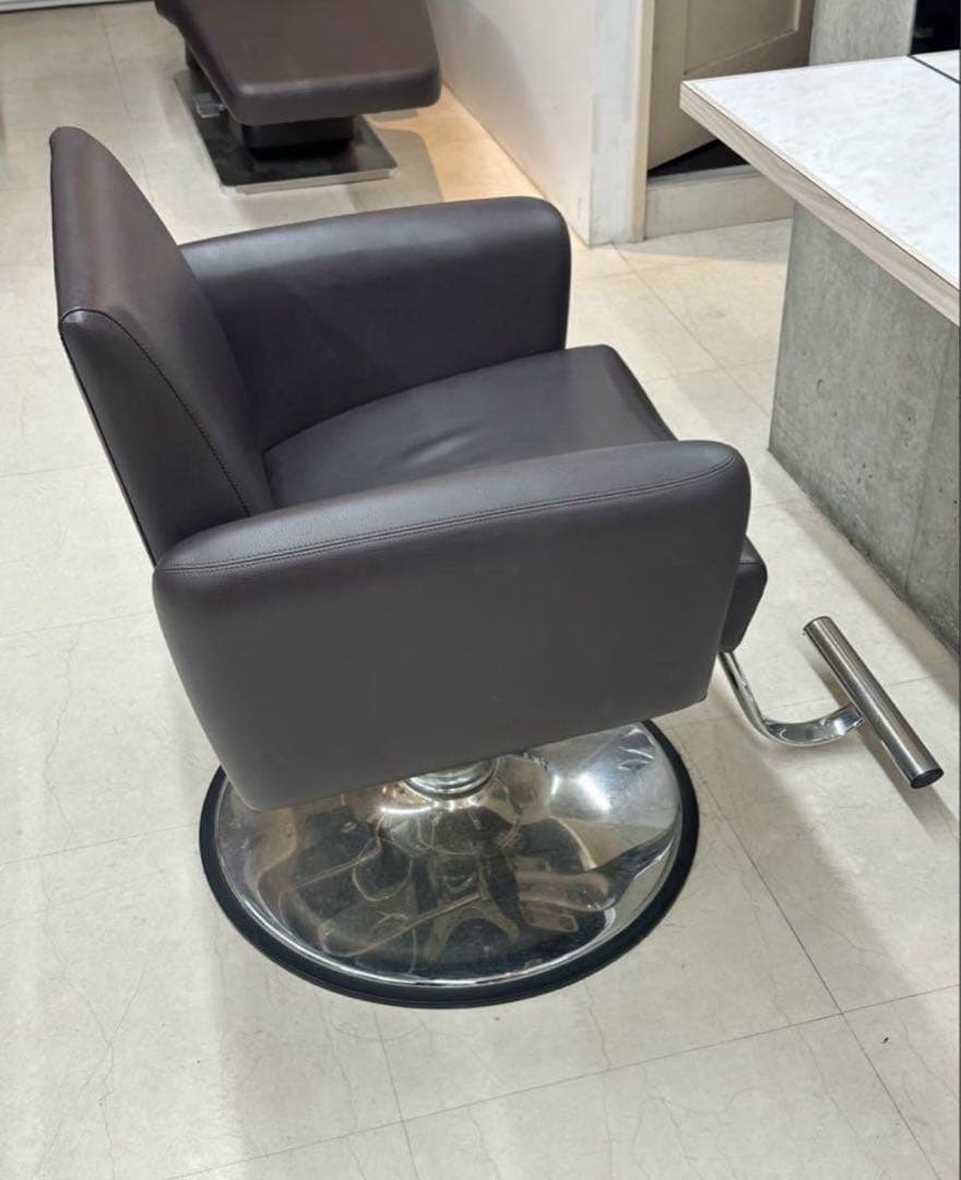 2台在庫あり　美容室　スタイリングチェア　ビューティガレージ ス 回転式チェア