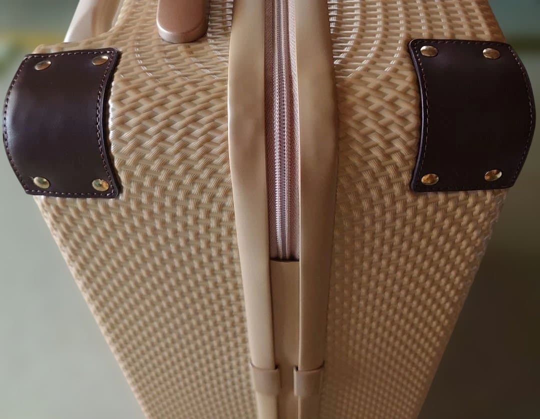 エレガント ベージュ キャリーケース