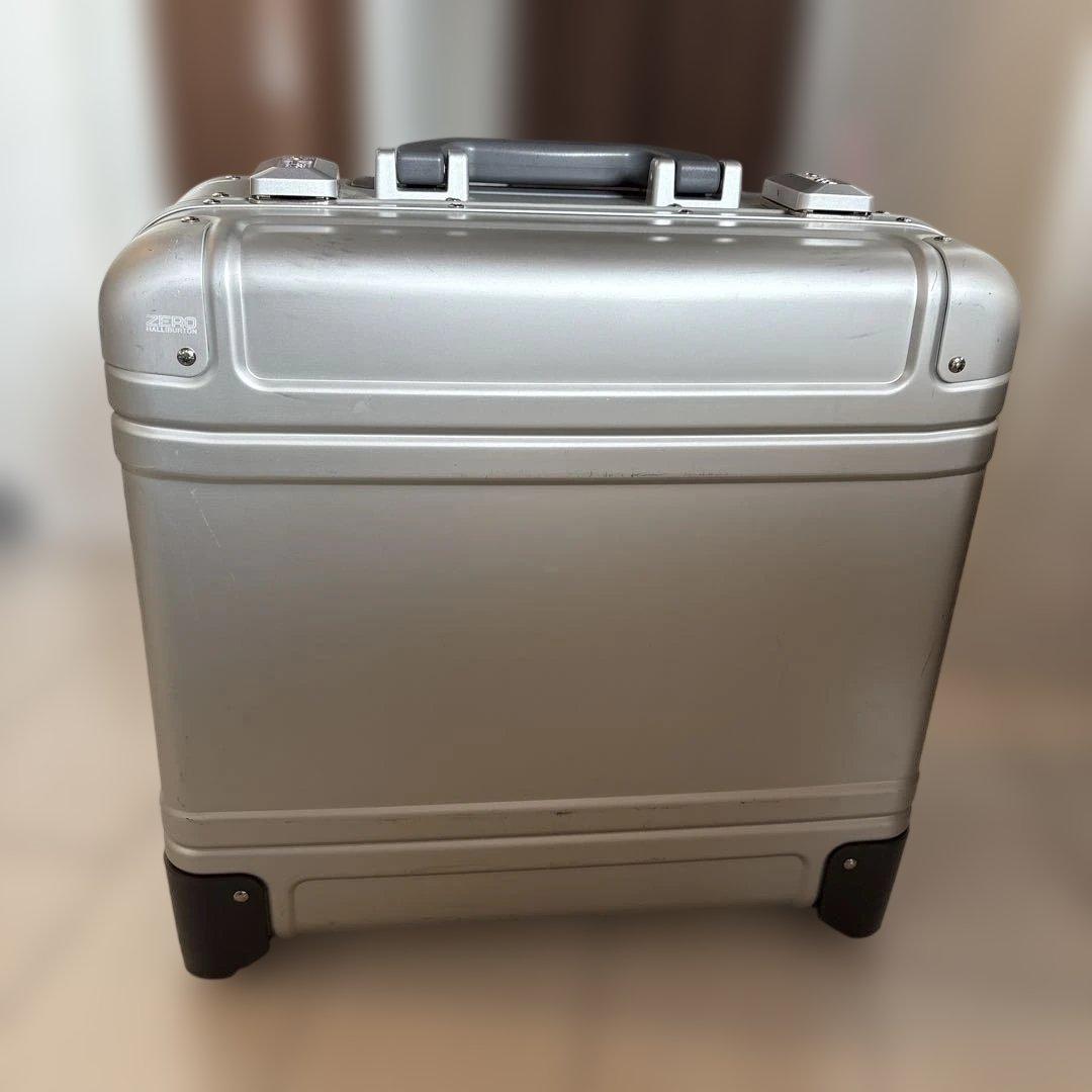 ゼロハリバートン　アルミキャリーケース