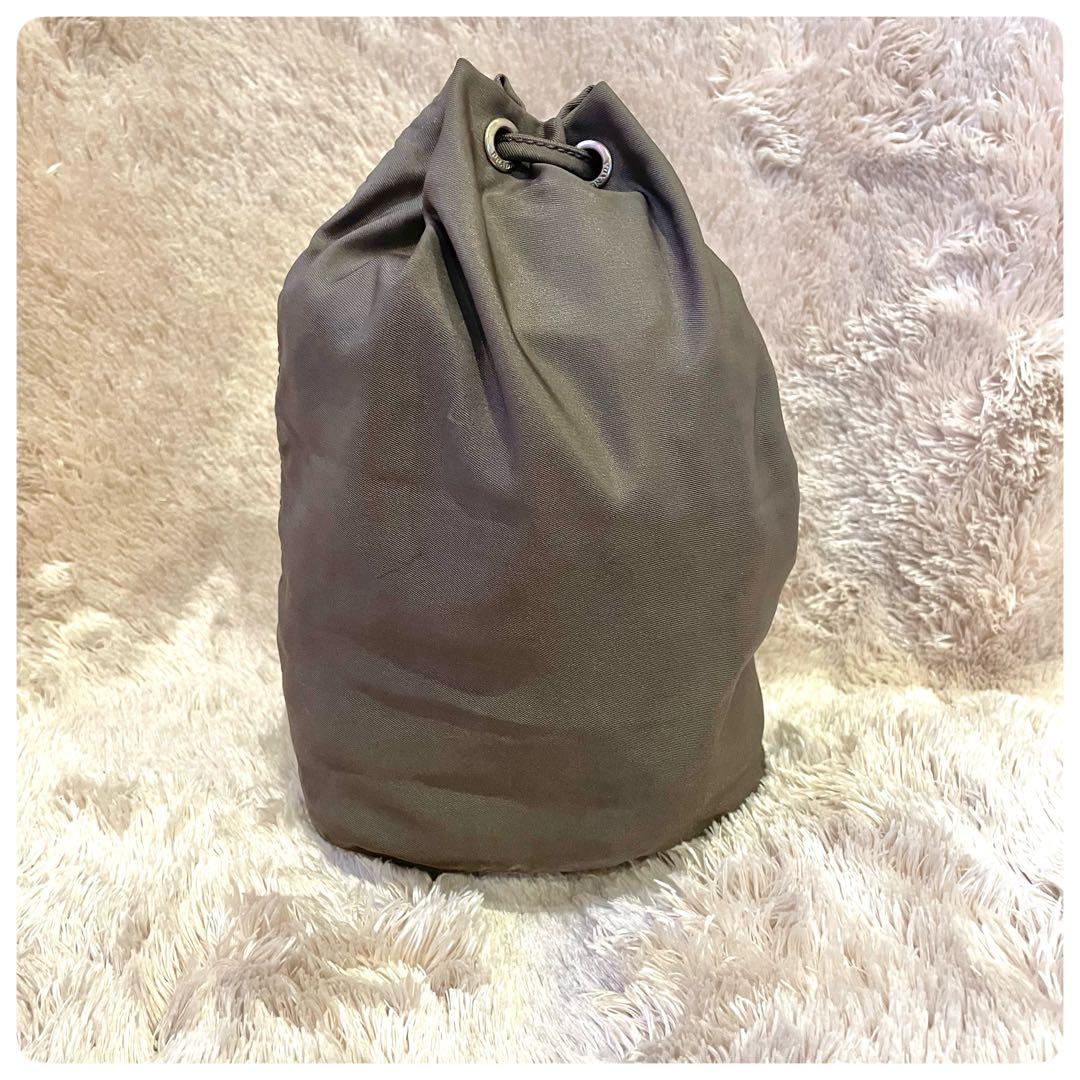 美品✨　プラダ　ドローストリング　ポーチ　カーキ　PRADA