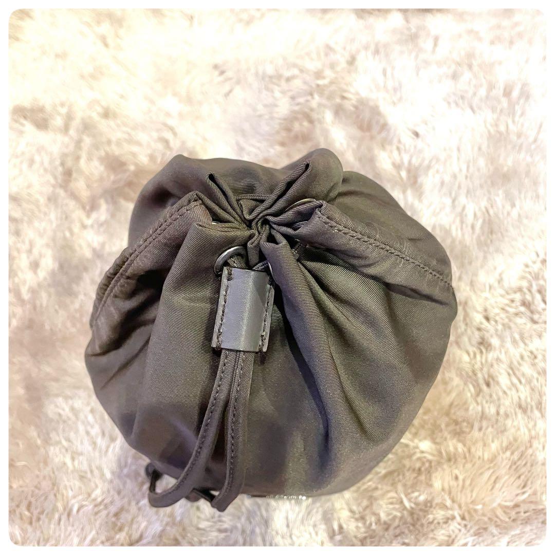 美品✨　プラダ　ドローストリング　ポーチ　カーキ　PRADA