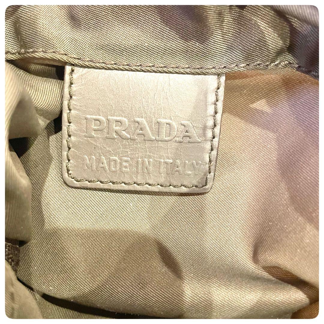 美品✨　プラダ　ドローストリング　ポーチ　カーキ　PRADA