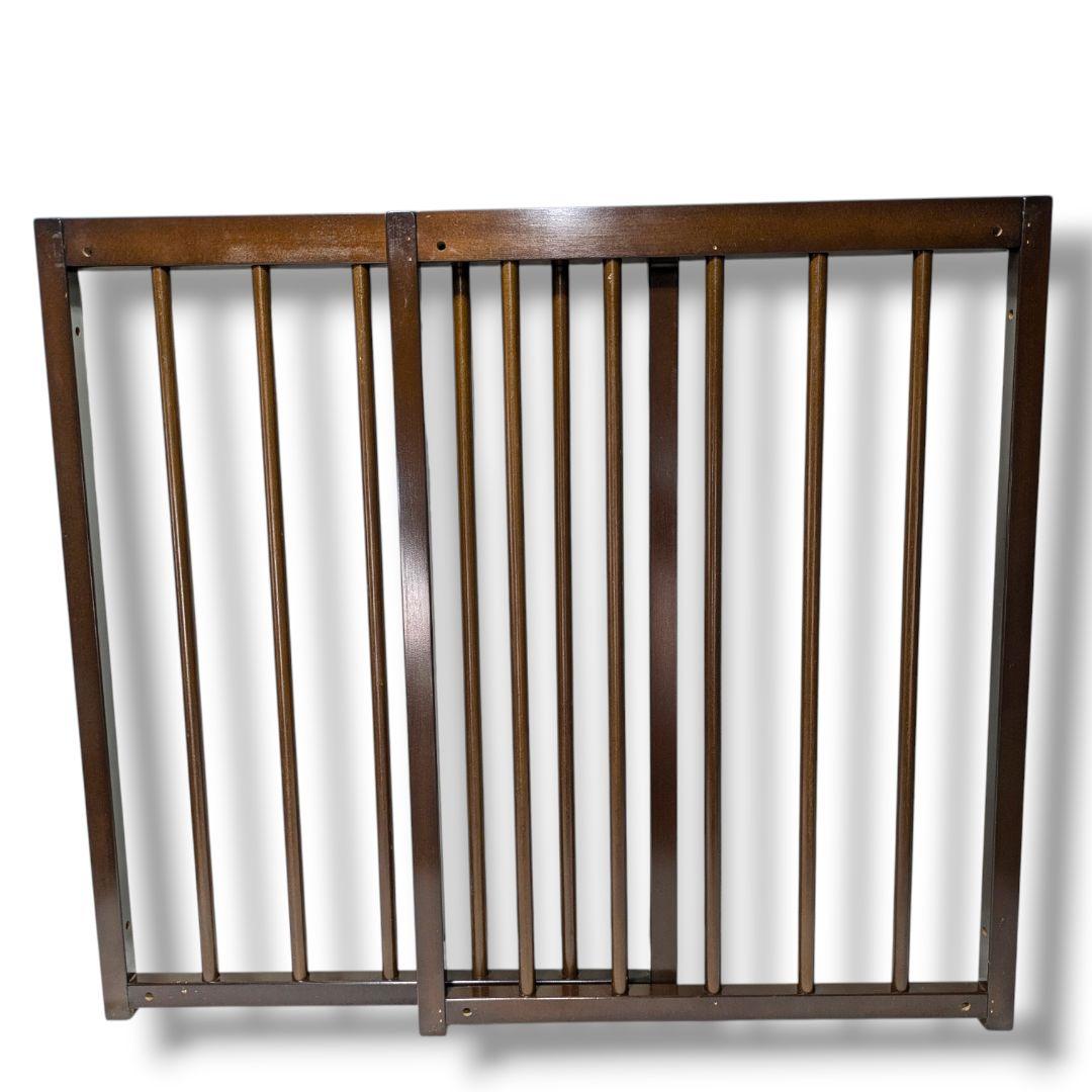 定価は高級品！噛み跡ありの訳あり特価。仕切り付きで広々使える木製サークル。