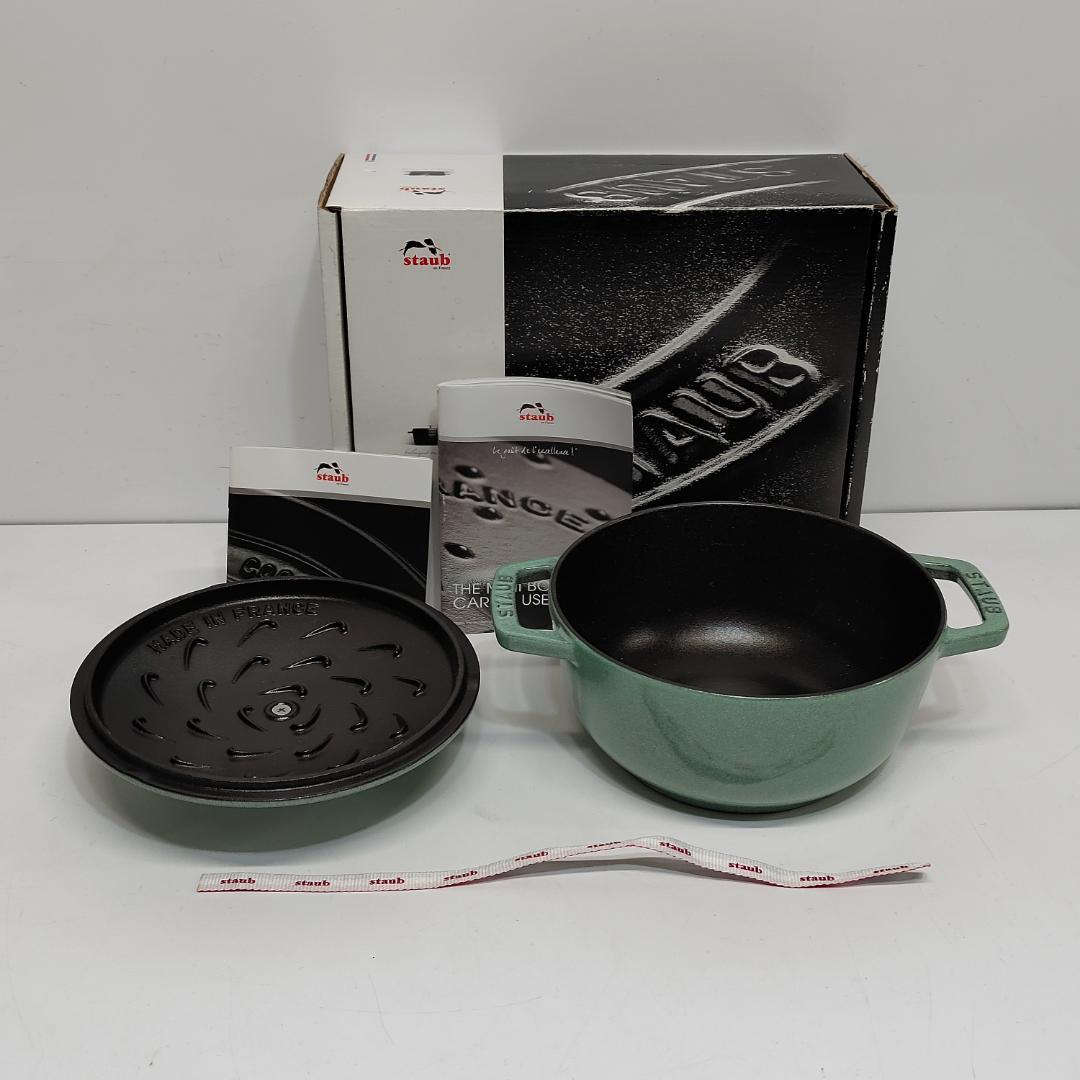 未使用 staub ストウブ ワナベ セージグリーンM 両手鍋 m1196