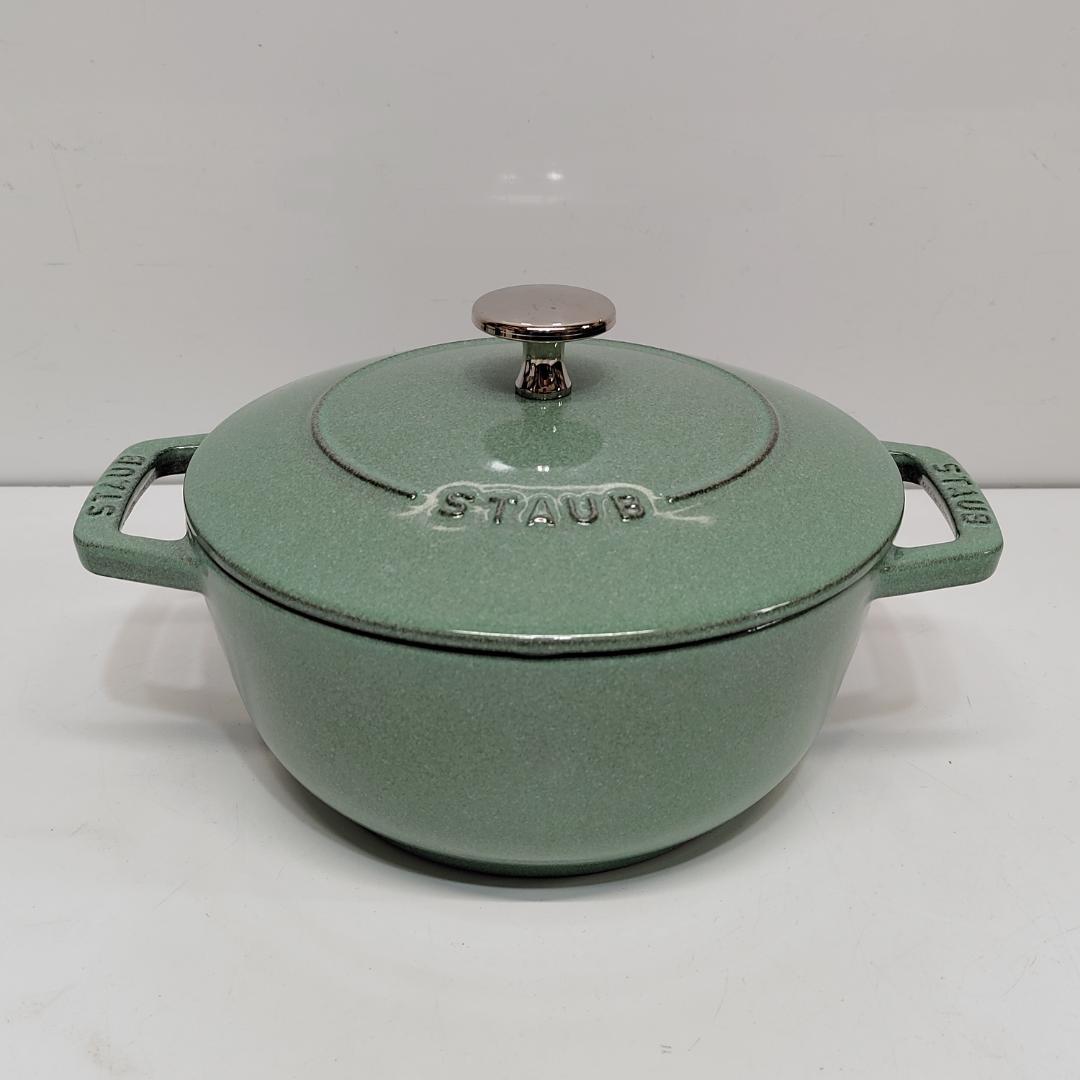 未使用 staub ストウブ ワナベ セージグリーンM 両手鍋 m1196