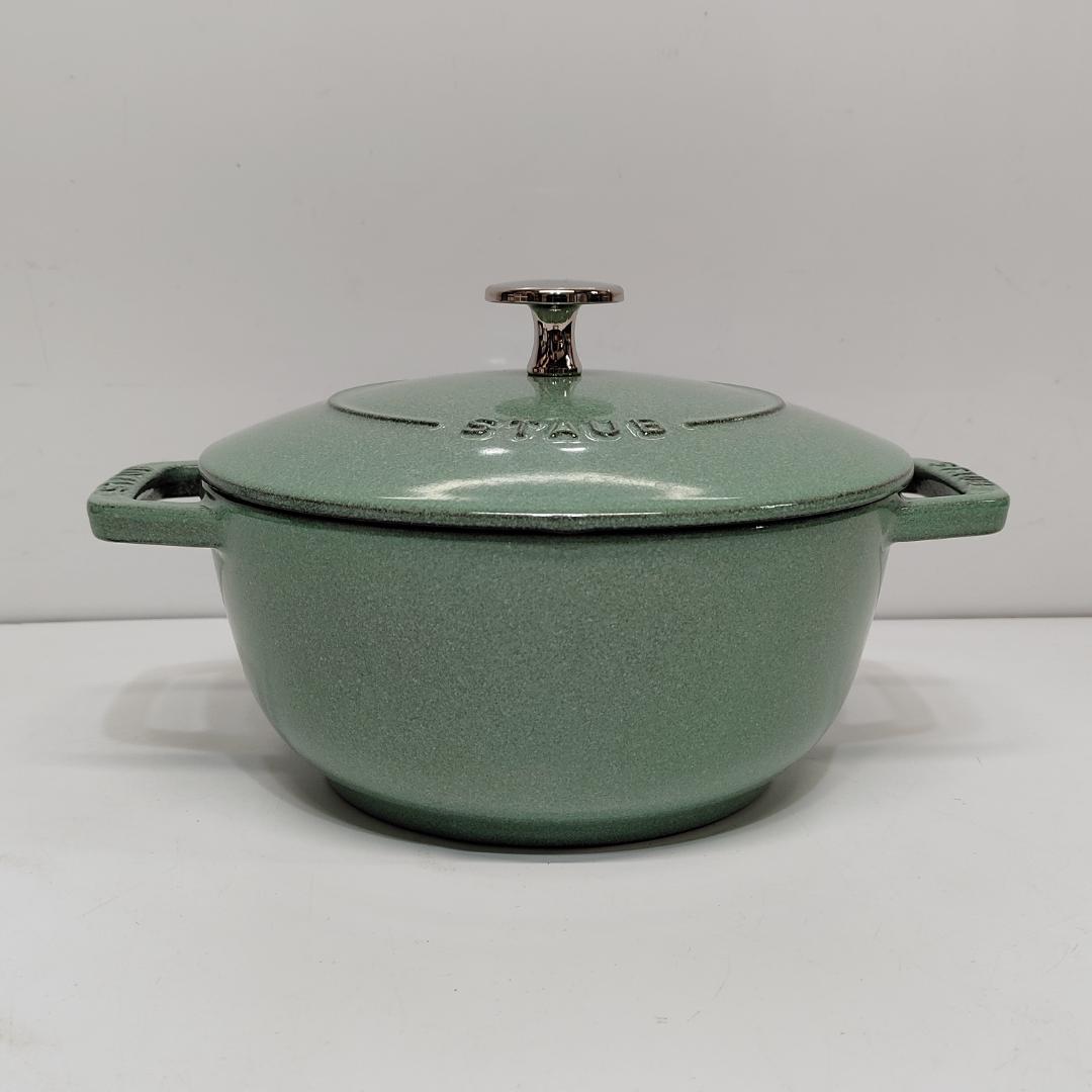 未使用 staub ストウブ ワナベ セージグリーンM 両手鍋 m1196