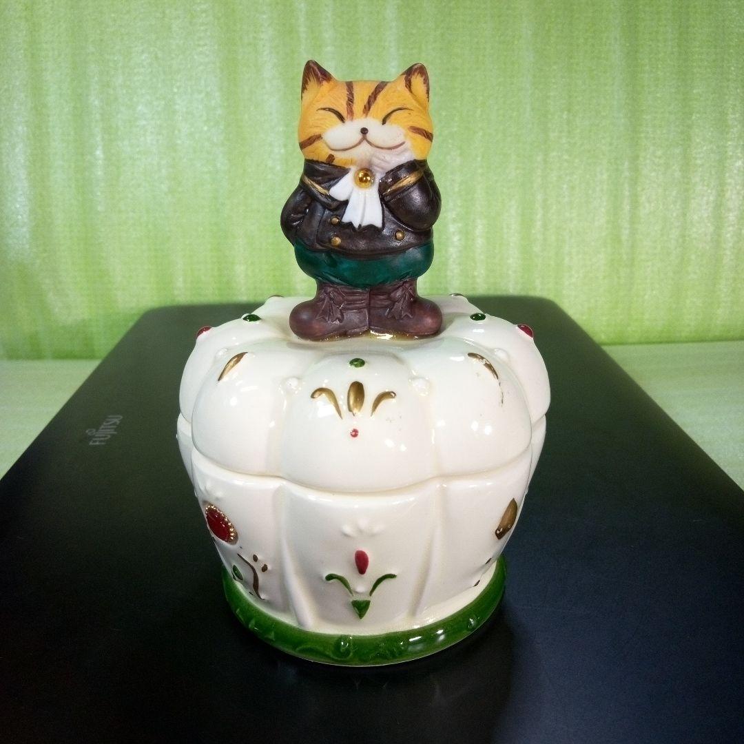 猫のフィギュア付きオルゴール　曲名:トイランド　小物入れ　陶器製？　レトロ