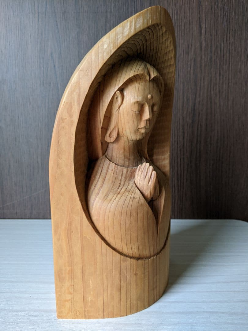 優しい心の平和観音さま　完全手彫り　　作品番号 Ｌ−13　　彫刻家　岩村一博