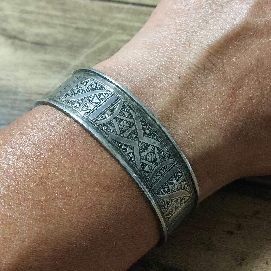 り*ん様 サハラ砂漠　トゥアレグ族　ハンドメイド　シルバーバングル