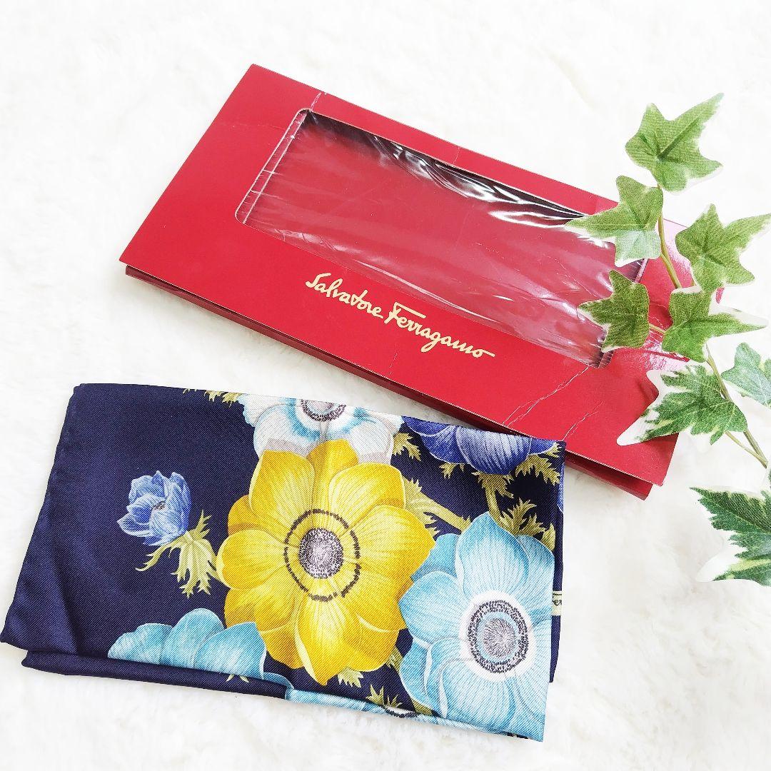 ✨️未使用✨️サルバトーレフェラガモ ミニスカーフ アネモネ シルク100%