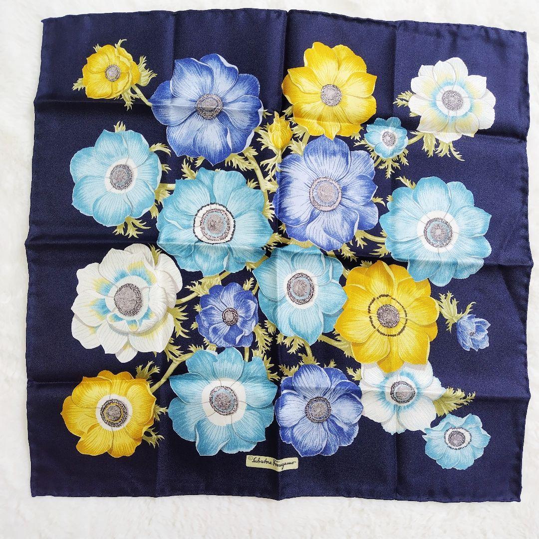 ✨️未使用✨️サルバトーレフェラガモ ミニスカーフ アネモネ シルク100%