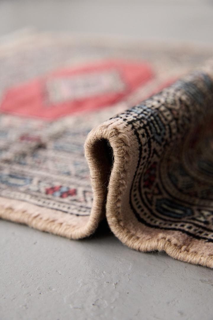 ヴィンテージラグ　トライバルラグ　ラホール産（102×62cm）赤　グレー　黒