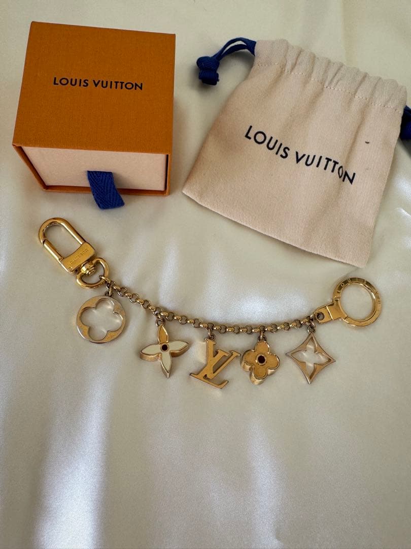 LOUIS VUITTON ゴールド キーホルダー　キーチャーム