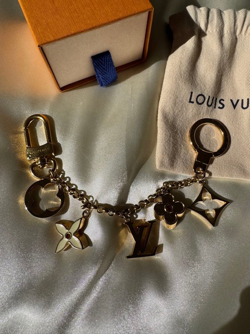 LOUIS VUITTON ゴールド キーホルダー　キーチャーム