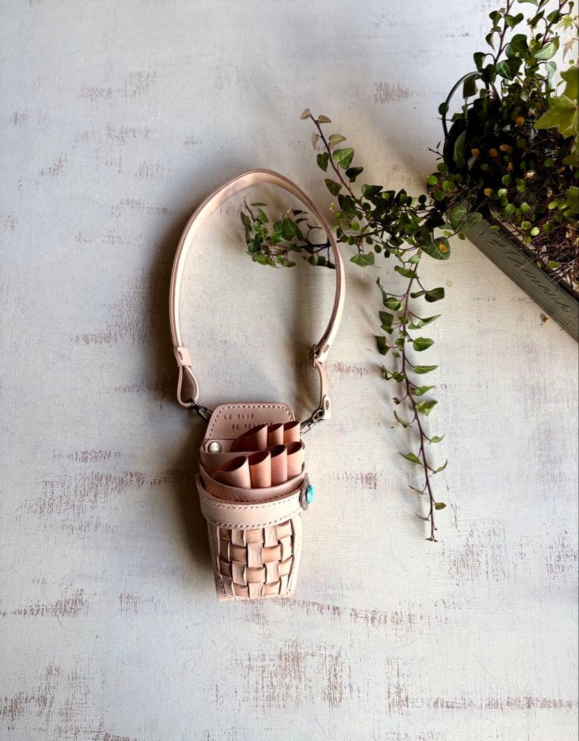 めー　ヌメ革ナチュラルメッシュワークのシザーケース