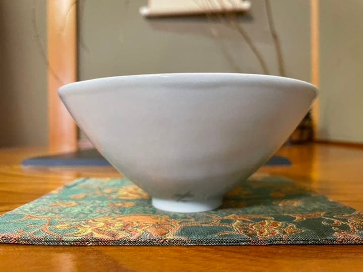 【骨董】白磁象嵌花草文茶碗　松南申相浩