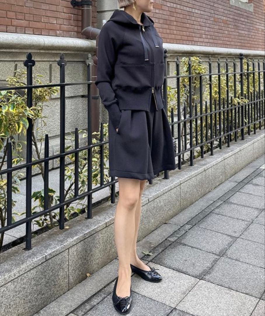 25SS 【未使用】黒完売品JENNE 日本製美ラインストレッチキュロット XL