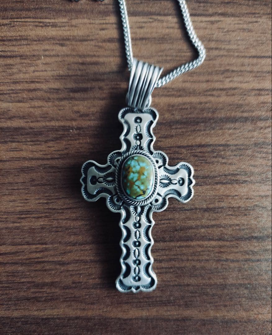 ナバホ族クロスペンダント（シルバー、ターコイズ付き）