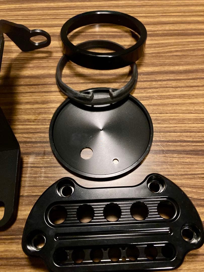 883 ハーレー　メーター移設　スピードメーター リロケーション マウント