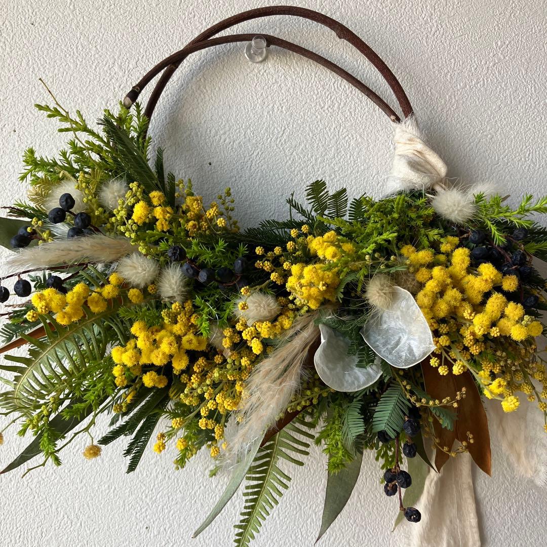 ミモザ　イタリア産ミランドールとルナリアのハーフリース　グレビレア　春