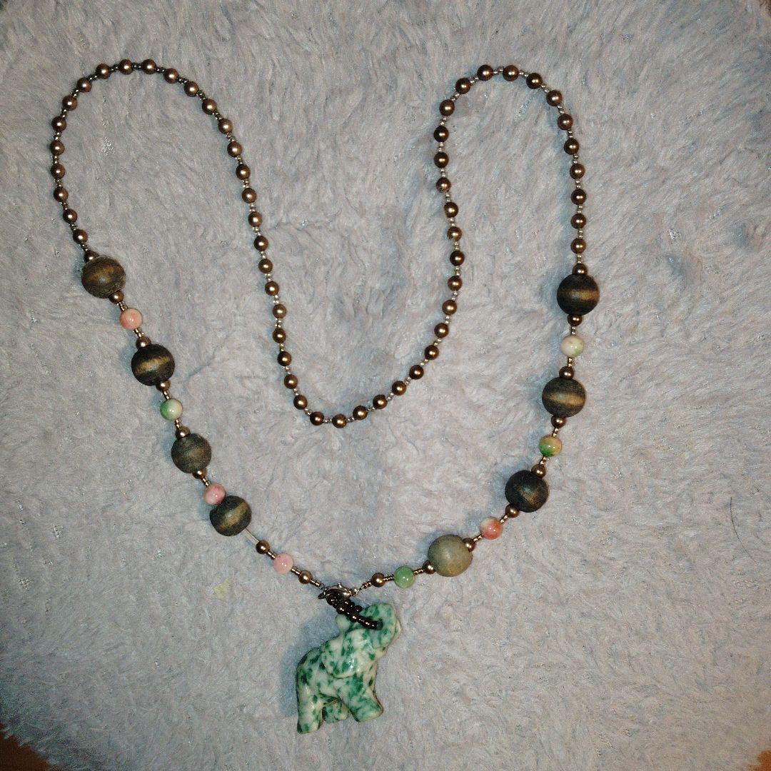 ハンドメイド ネックレス 天然石　象のチャーム付き