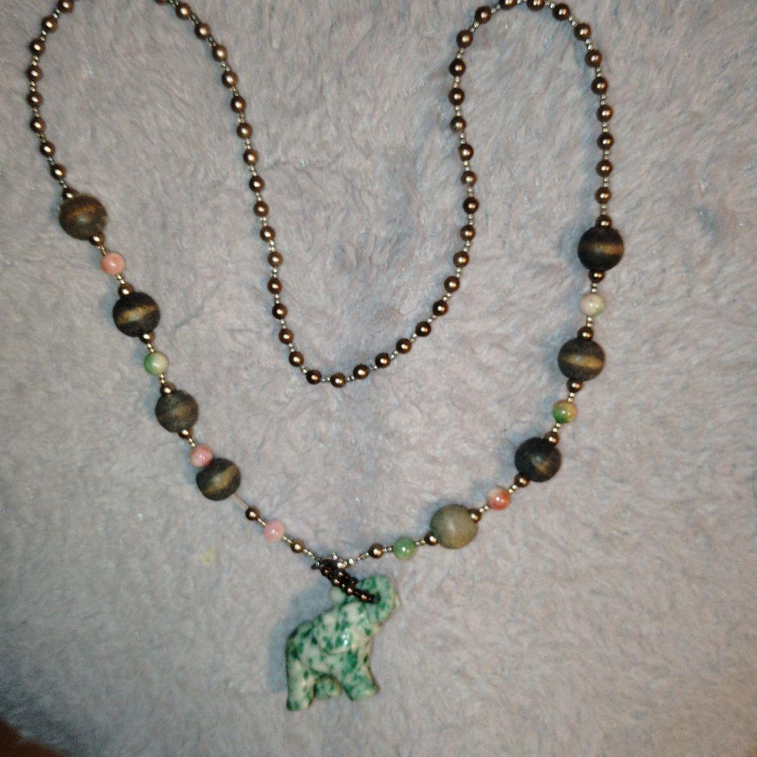 ハンドメイド ネックレス 天然石　象のチャーム付き