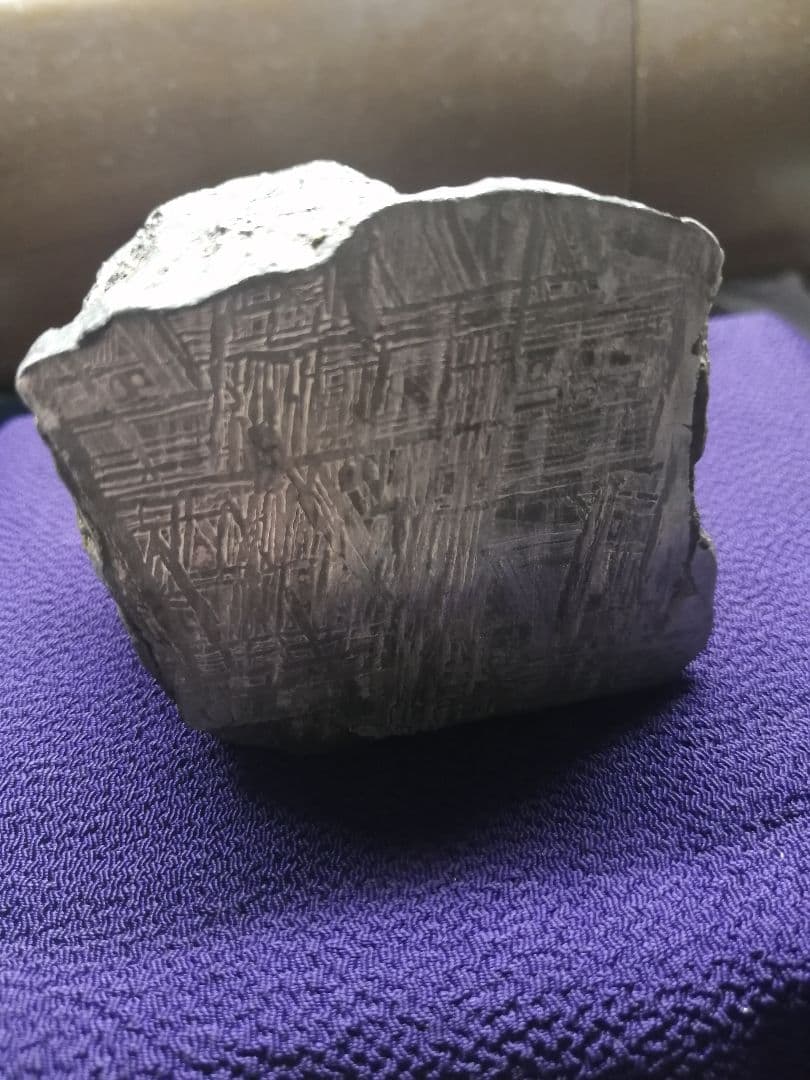 ★【Shoukai】『アルタイ隕石』鉄隕石　本物原石 818g　 隕石内部