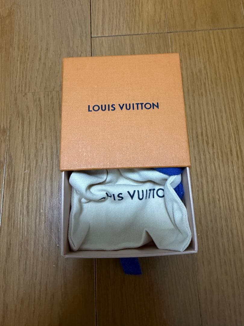 LOUIS VUITTON シルバーネックレス