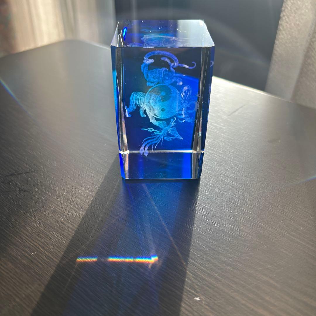 青いアクリルキャラクター置物