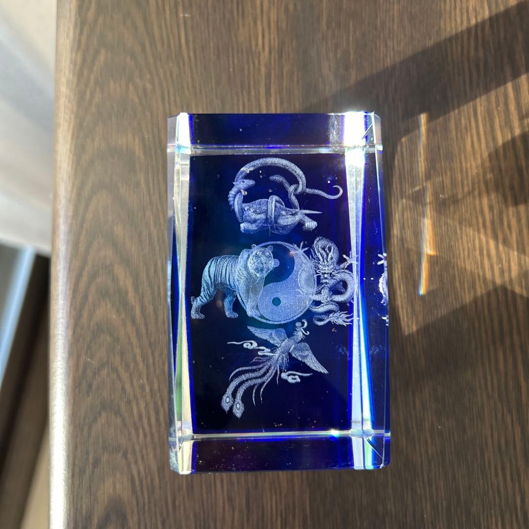 青いアクリルキャラクター置物