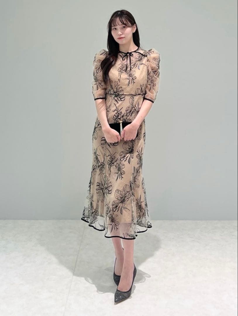 【LEJA】半袖花柄刺繍レースフロントパフスリーブマーメイドワンピース