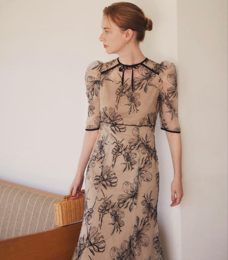 【LEJA】半袖花柄刺繍レースフロントパフスリーブマーメイドワンピース