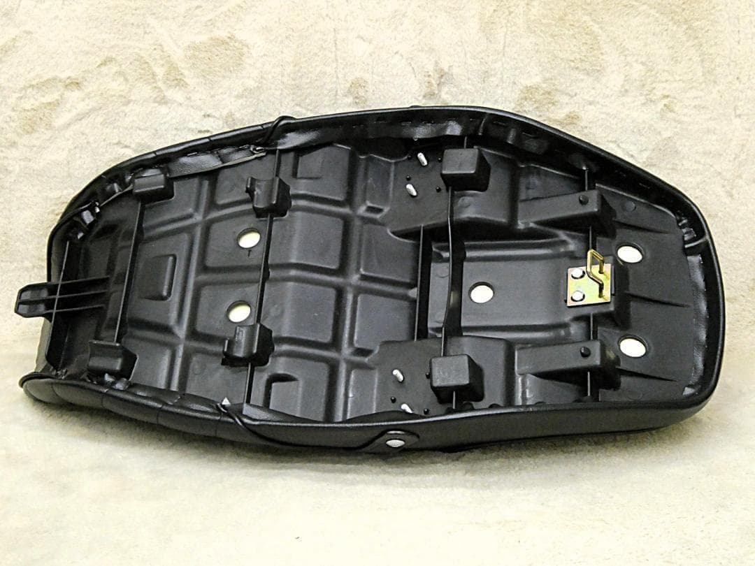 ゼファー400 前期・初期 黒皮 タックロール シート/C1-4