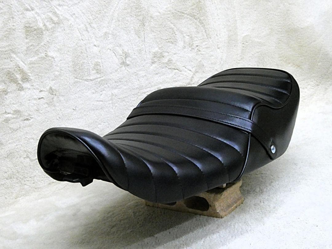 ゼファー400 前期・初期 黒皮 タックロール シート/C1-4