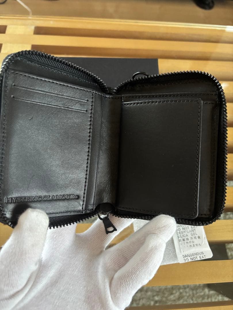 新品・完売品 ヒステリックグラマー ロゴスタッズ ラウンドジップ ミニウォレット