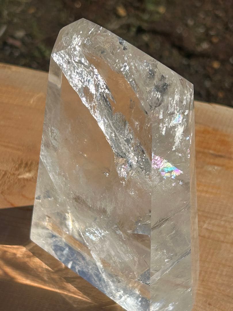 水晶透明度が高く最高品質AAAAAレインボークラック入