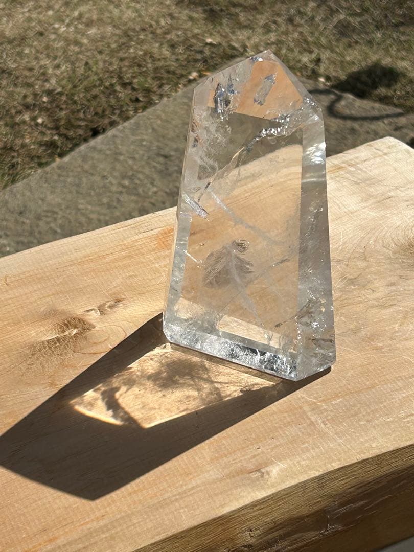 水晶透明度が高く最高品質AAAAAレインボークラック入