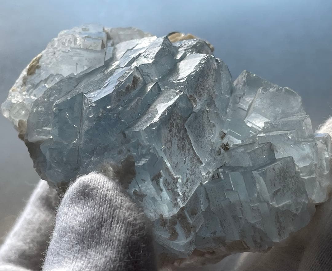 フローライト　原石　巨大結晶　美しいスカイブルー　アクアマリンカラー　虹　蛍石