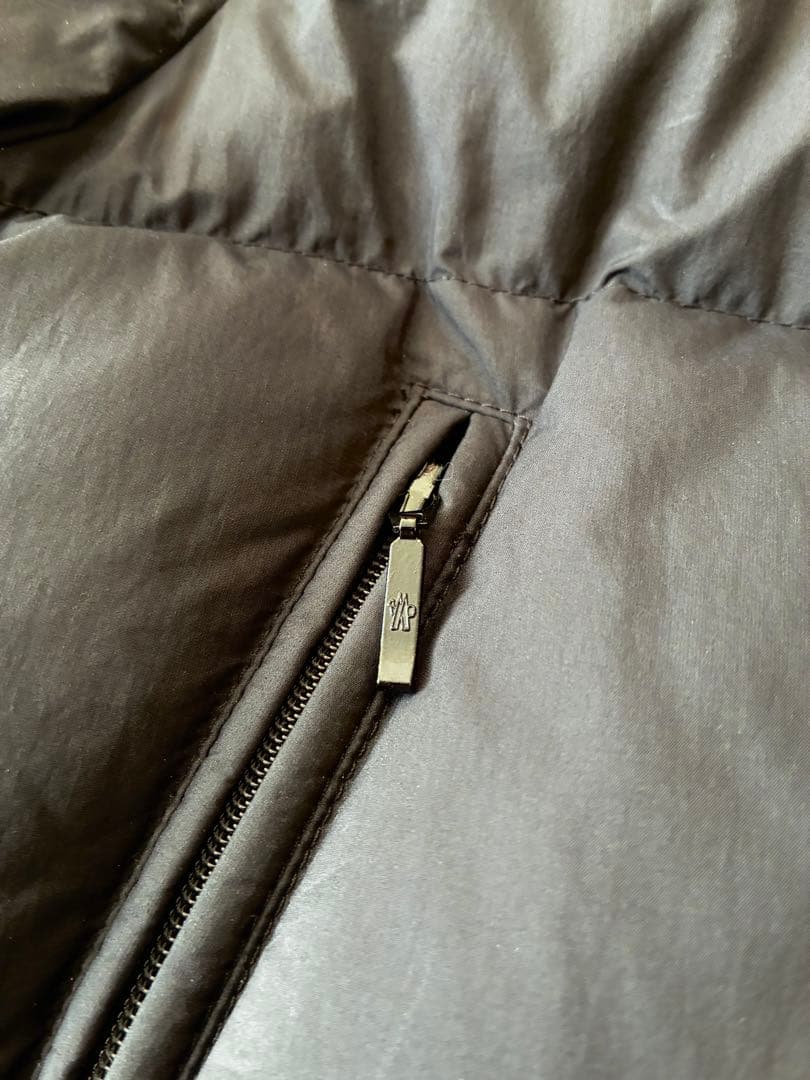 MONCLER モンクレール ショート丈ダウンジャケット 黒