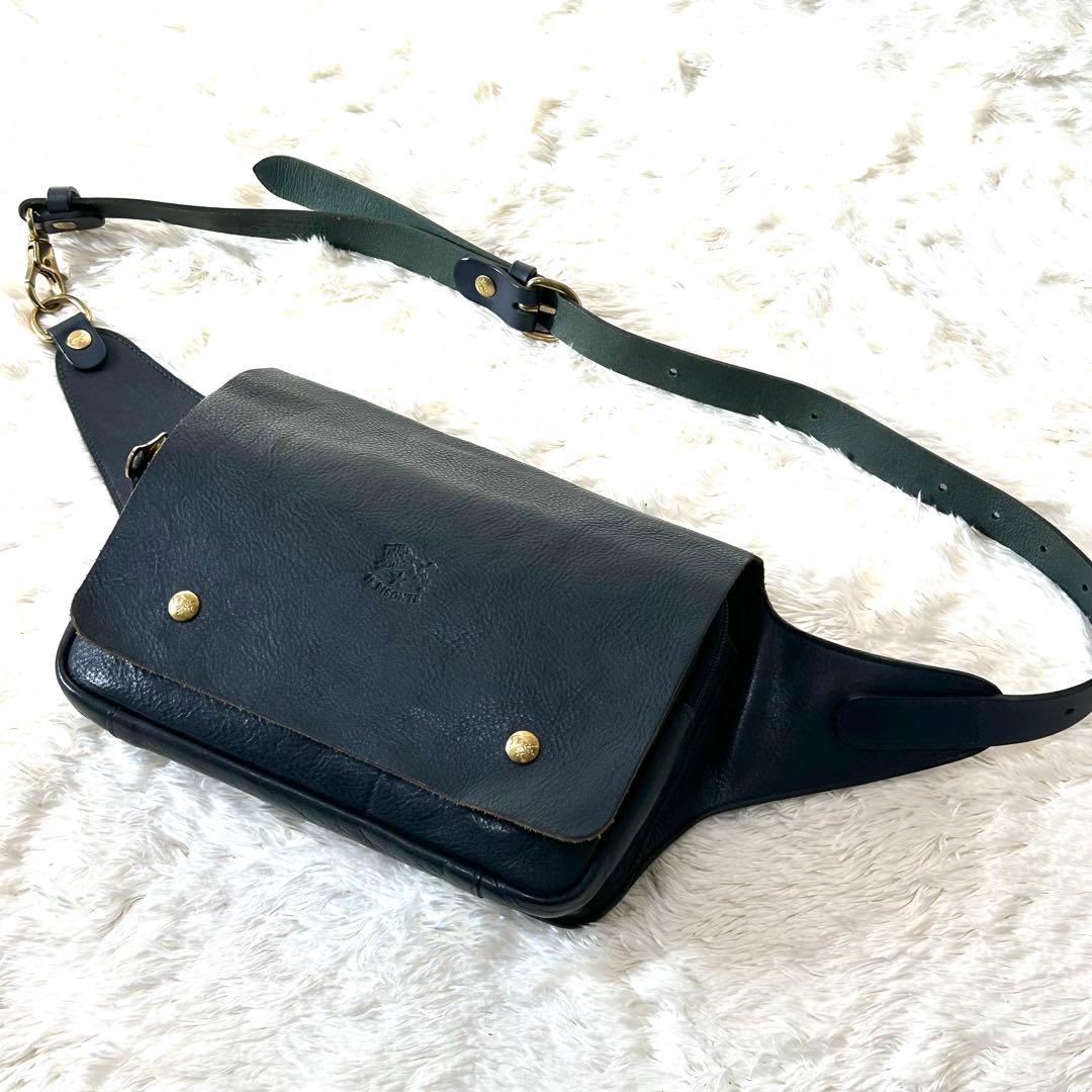 即完売品✨イルビゾンテ　ボディバッグ　ウエストポーチ　シボ革　斜め掛け　ネイビー