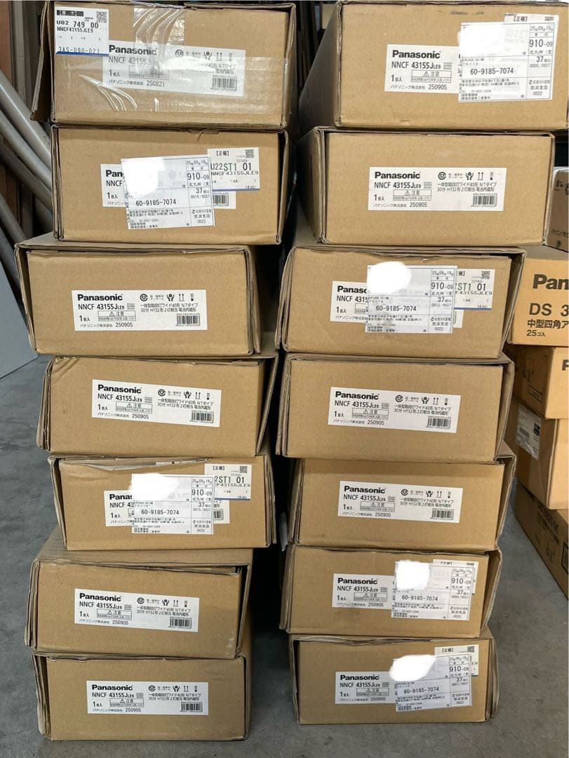 Panasonic 一体型階段灯40型　NNCF43155JLE9