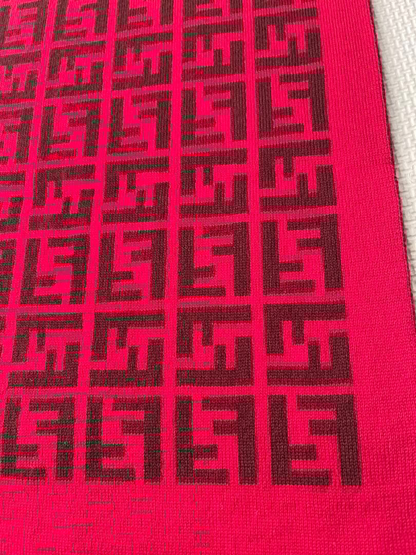 Fendi ロゴパターン マフラー 赤と茶色