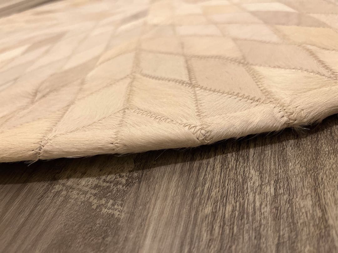 牛革のレザーラウンドラグ　オフホワイト