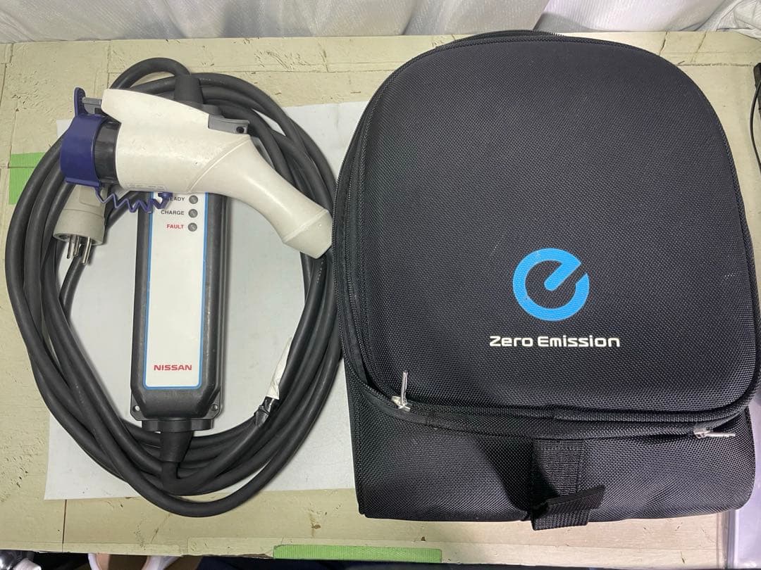 日産　リーフ　充電ケーブル　　3NK5E