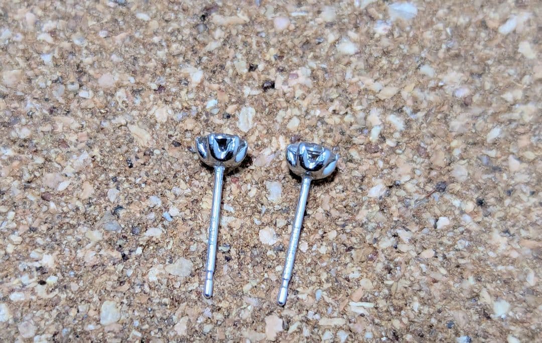 Pt天然ダイヤモンド　ピアス　0.3㌌