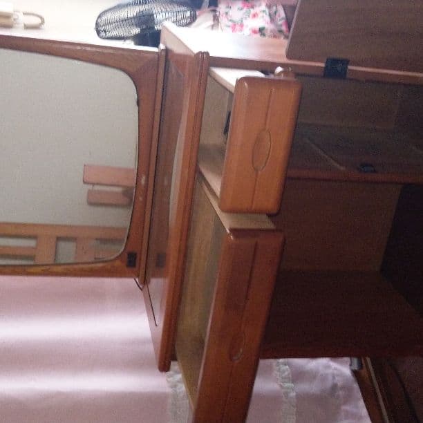 （ロレース）ドレッサー